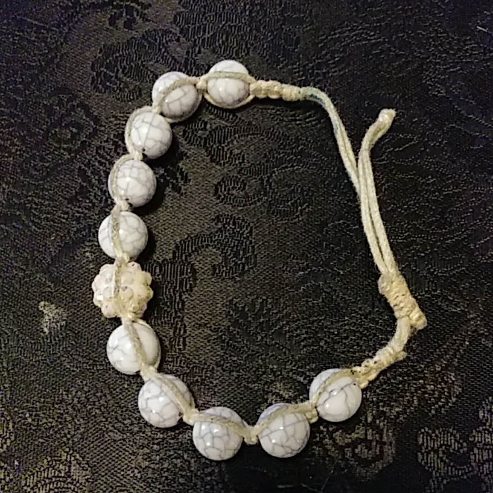 Adjustable beaded string bracelet